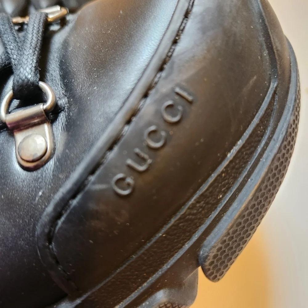 Gucci Flashtrek sneakers size 8 in EUC